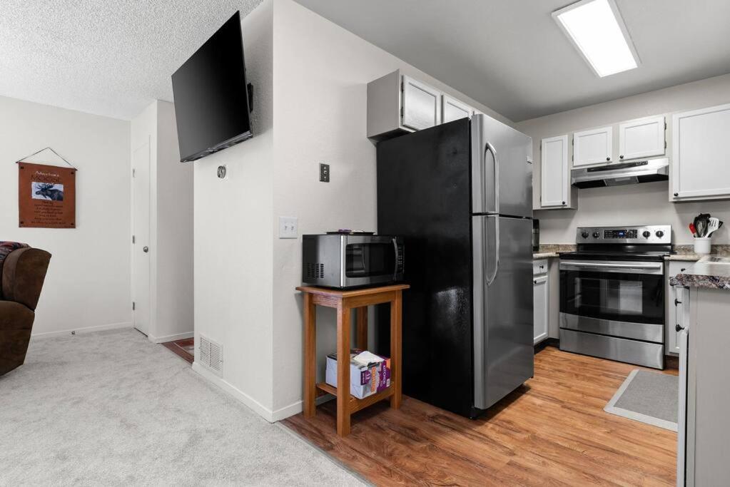 Moose Meadows- Near The Airport, Centrally Located Anchorage Bagian luar foto