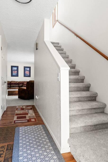 Moose Meadows- Near The Airport, Centrally Located Anchorage Bagian luar foto