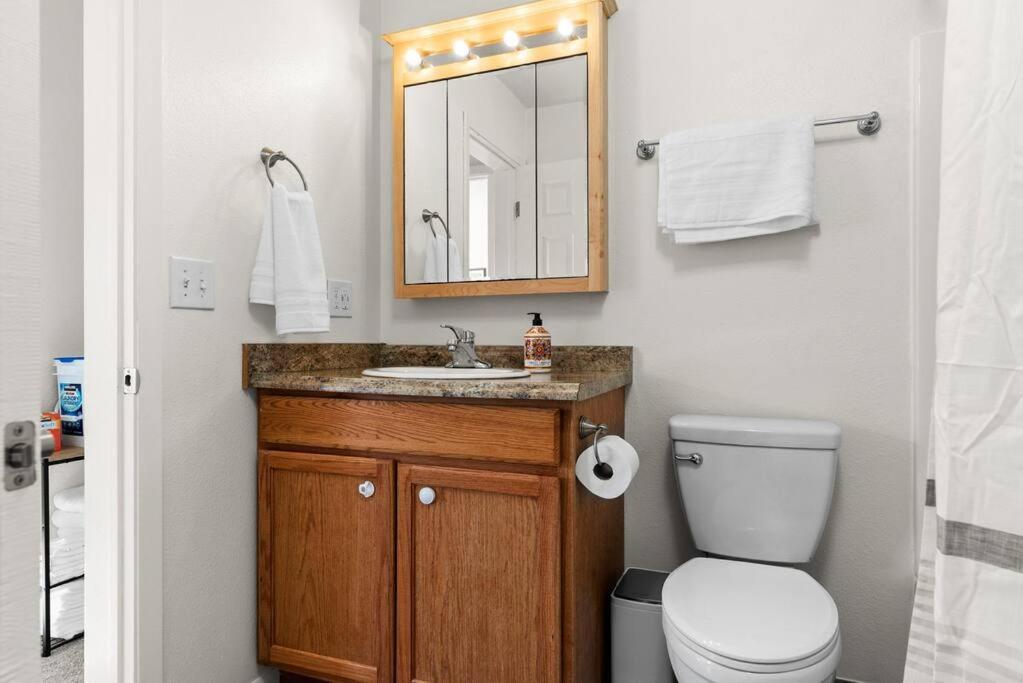 Moose Meadows- Near The Airport, Centrally Located Anchorage Bagian luar foto